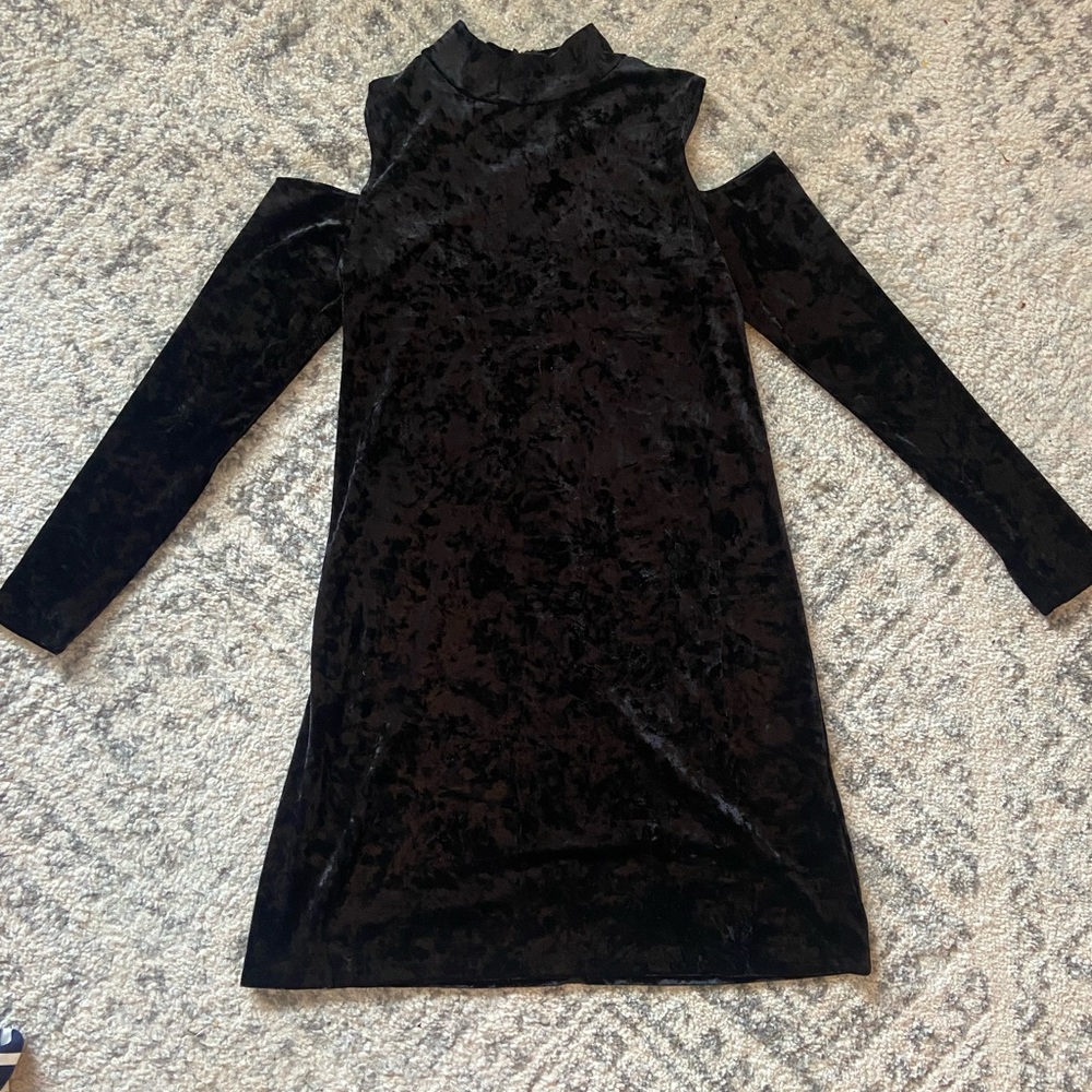Velvet Cold Shoulder Black Mini Dress. Design Lab. Size M
